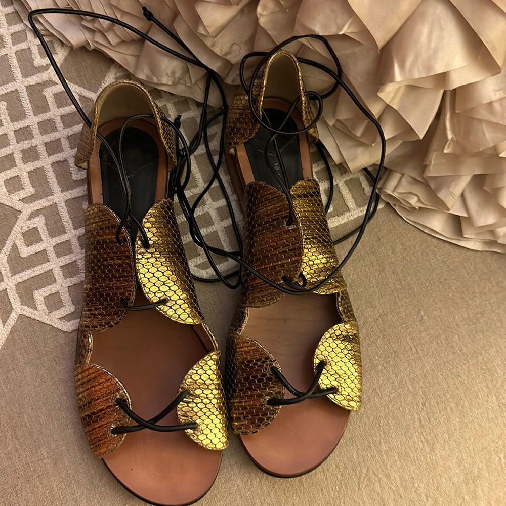 10 CrosbyDereck Lab Leather sandals❤️